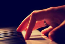 超级联赛高潮迭起，球员们迎来激烈对抗